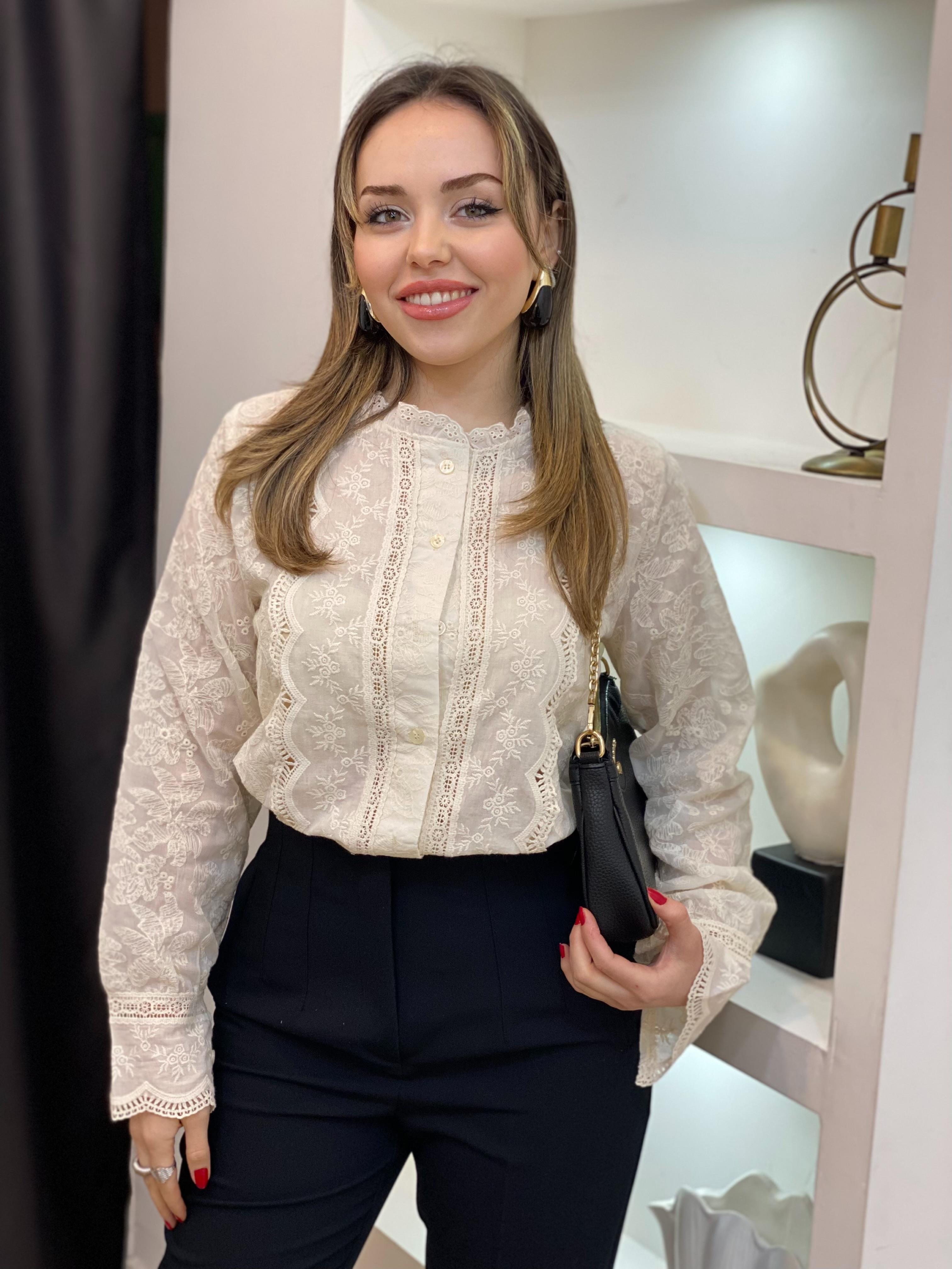 Tasarım Bej Renk Nakışlı Gömlek 