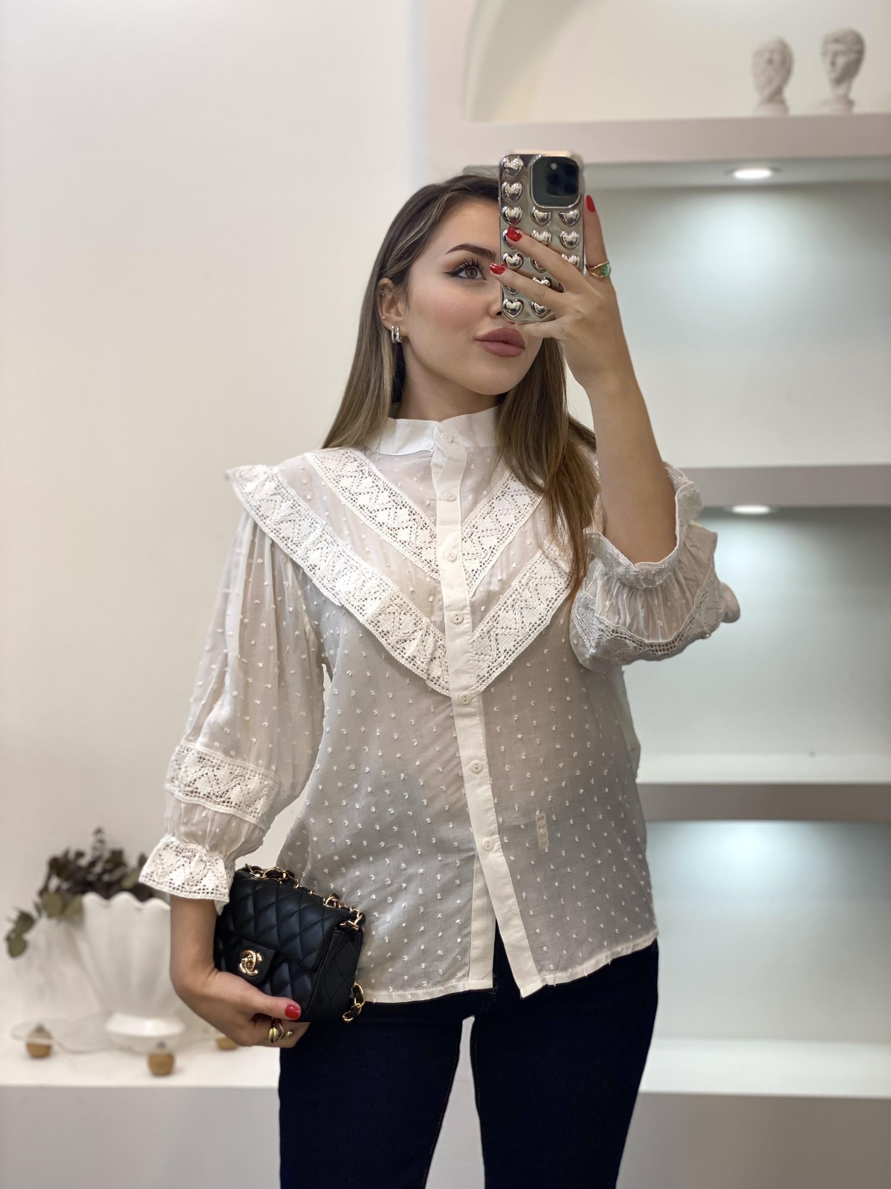 Tasarım Beyaz Volanlı Gömlek 