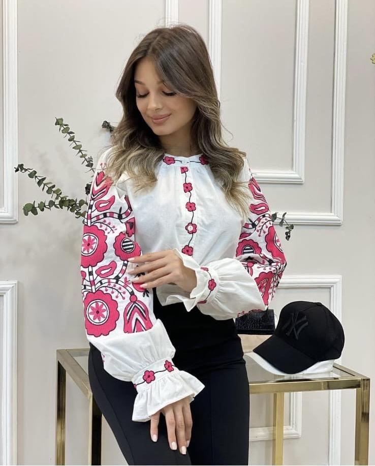 Tasarım Renkli Nakışlı Bluz