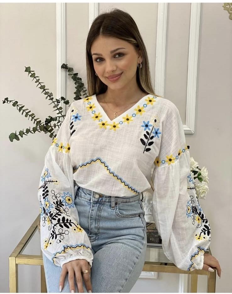 Tasarım V Yaka Nakışlı Bluz