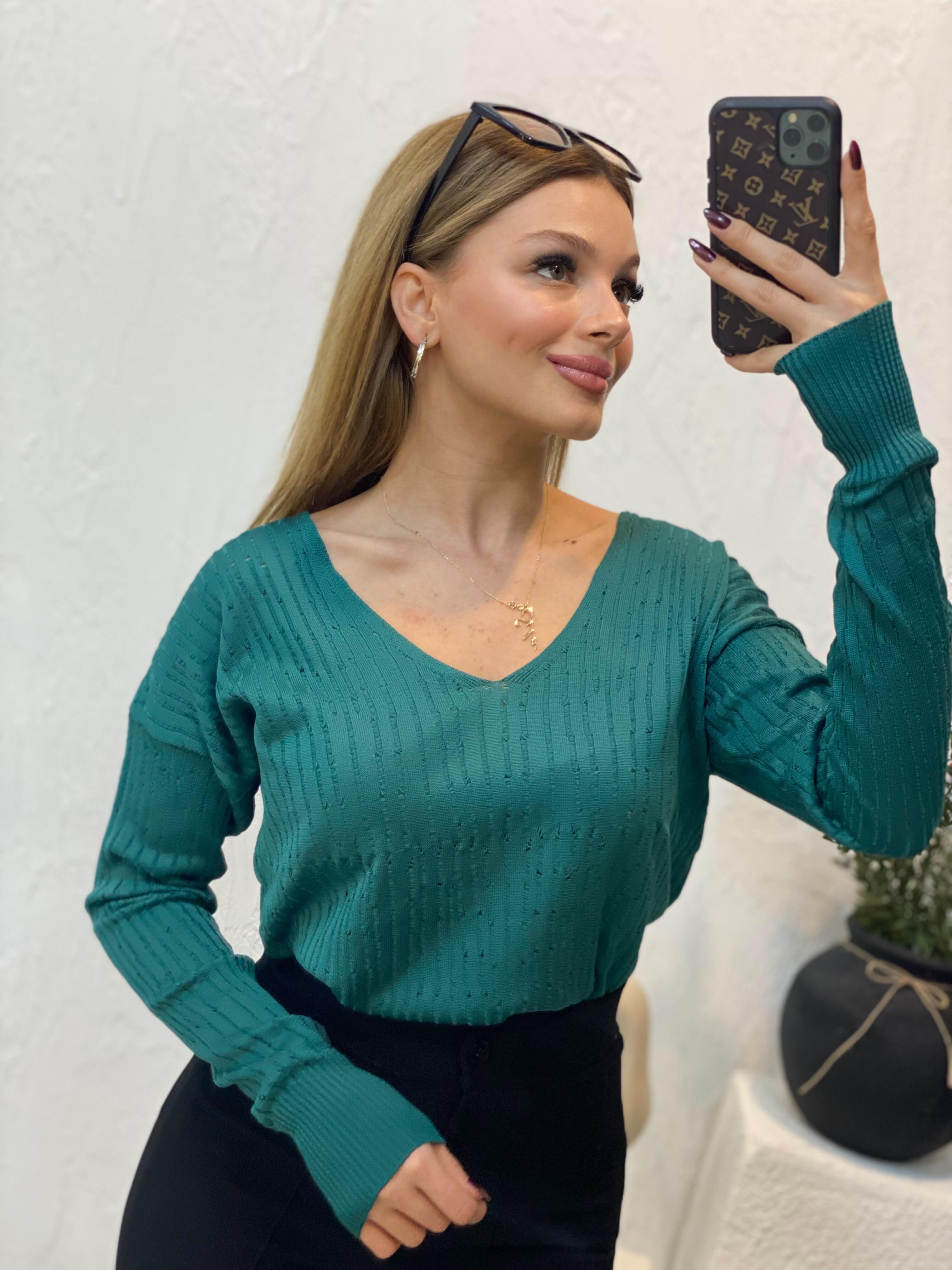Yeşil V Yaka Delikli Model Triko