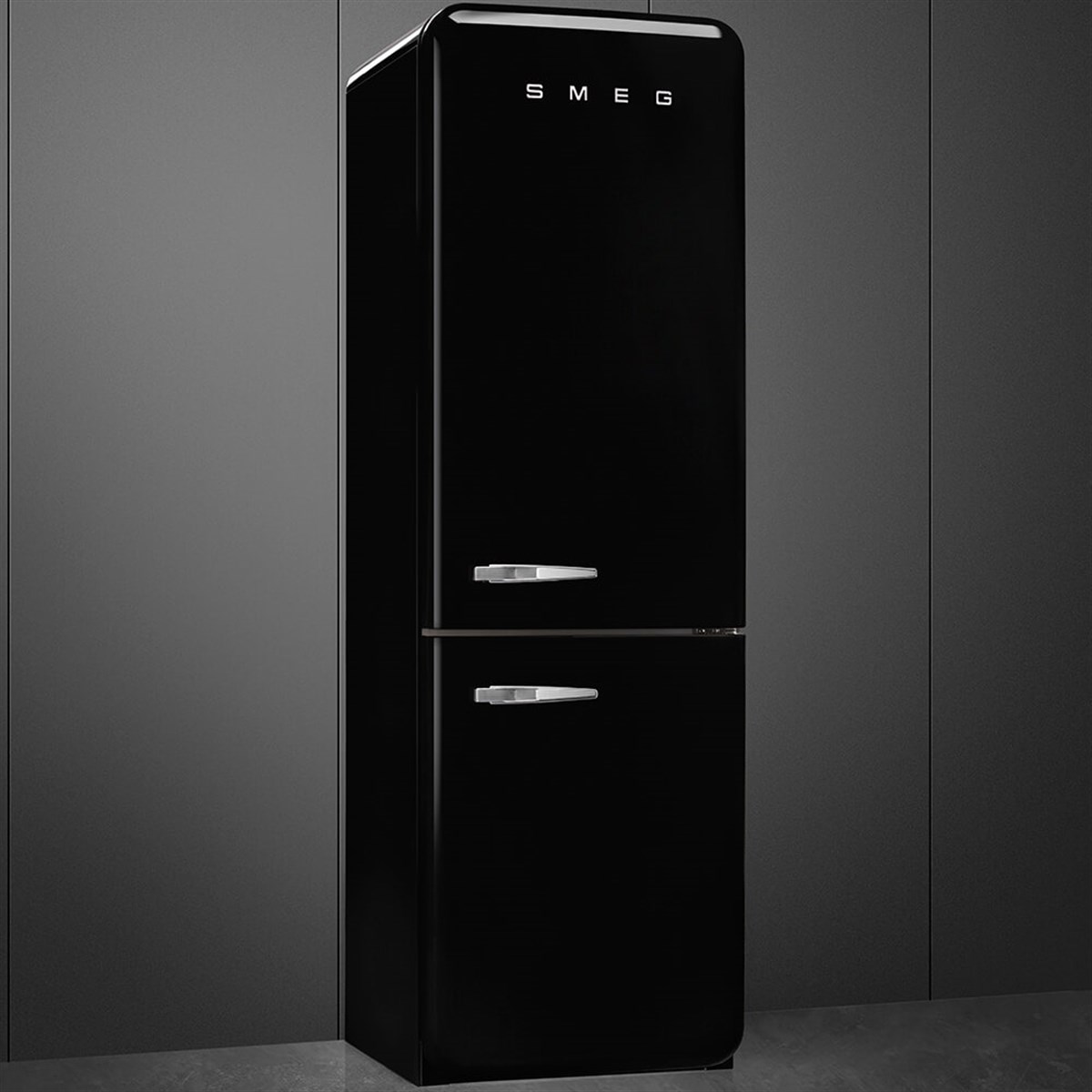 SMEG SİYAH BUZDOLABI FAB32RBL5  /  FAB32LBL5