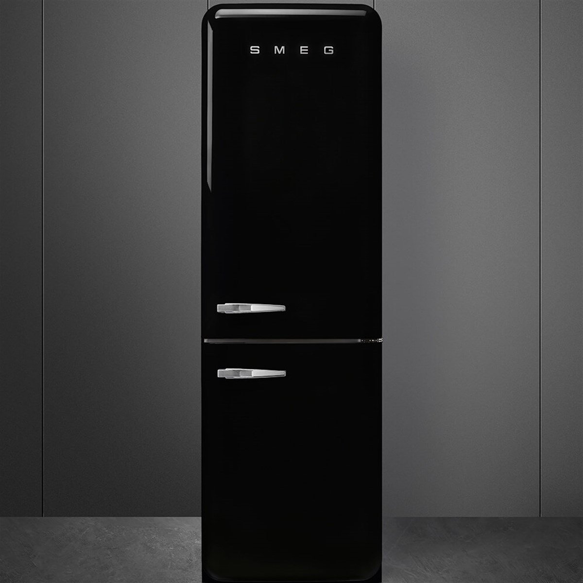 SMEG SİYAH BUZDOLABI FAB32RBL5  /  FAB32LBL5