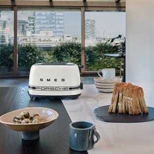 PORSCHE X SMEG TSF01PCWEU RETRO EKMEK KIZARTMA MAKİNESİ