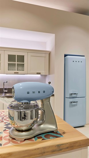SMEG MAVİ SMF02PBEU STAND MİKSERİ