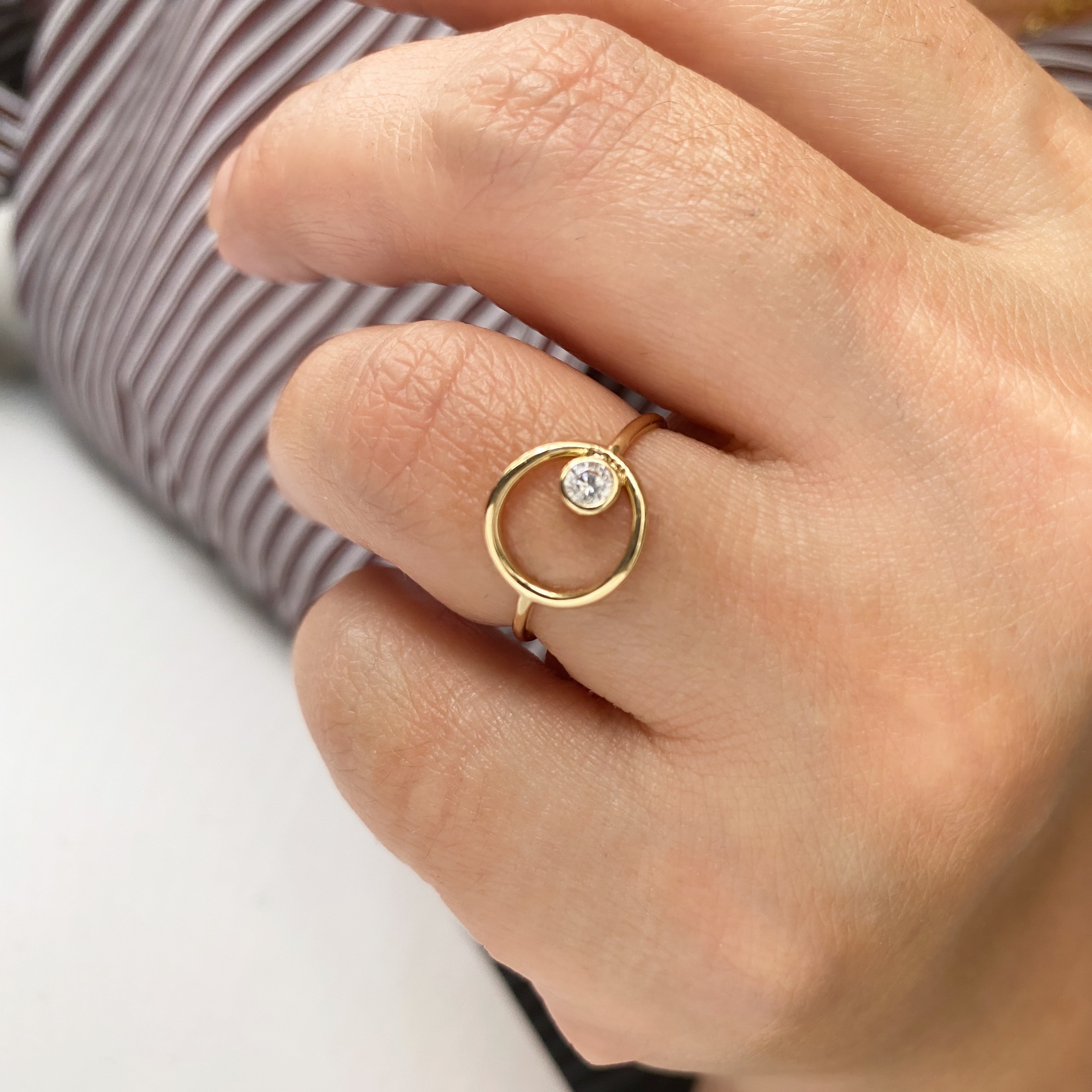 14 Ayar Altın Pırlantalı Minimal Yüzük