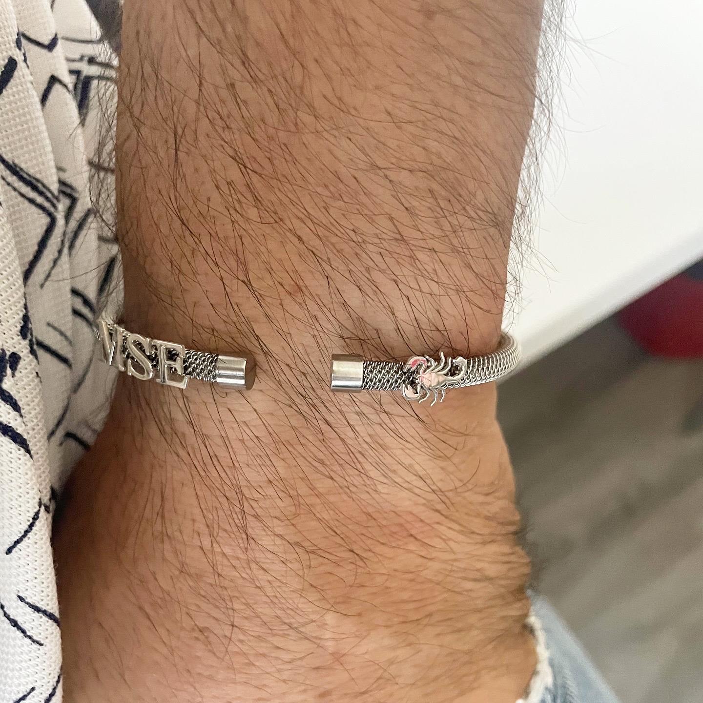 14 Ayar Beyaz Altın Harf ve Akrep Detaylı Çelik Bileklik 