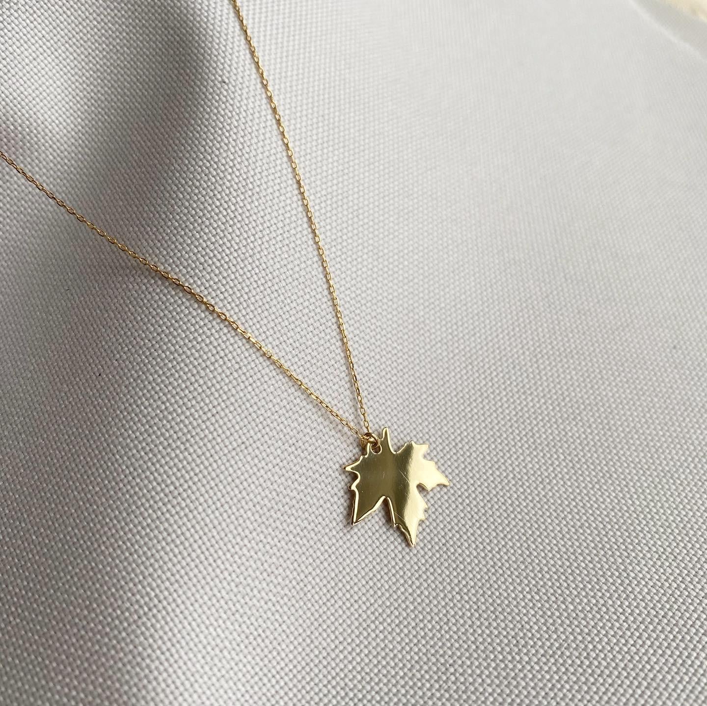 14K Altın Plaka Yaprak Kolye