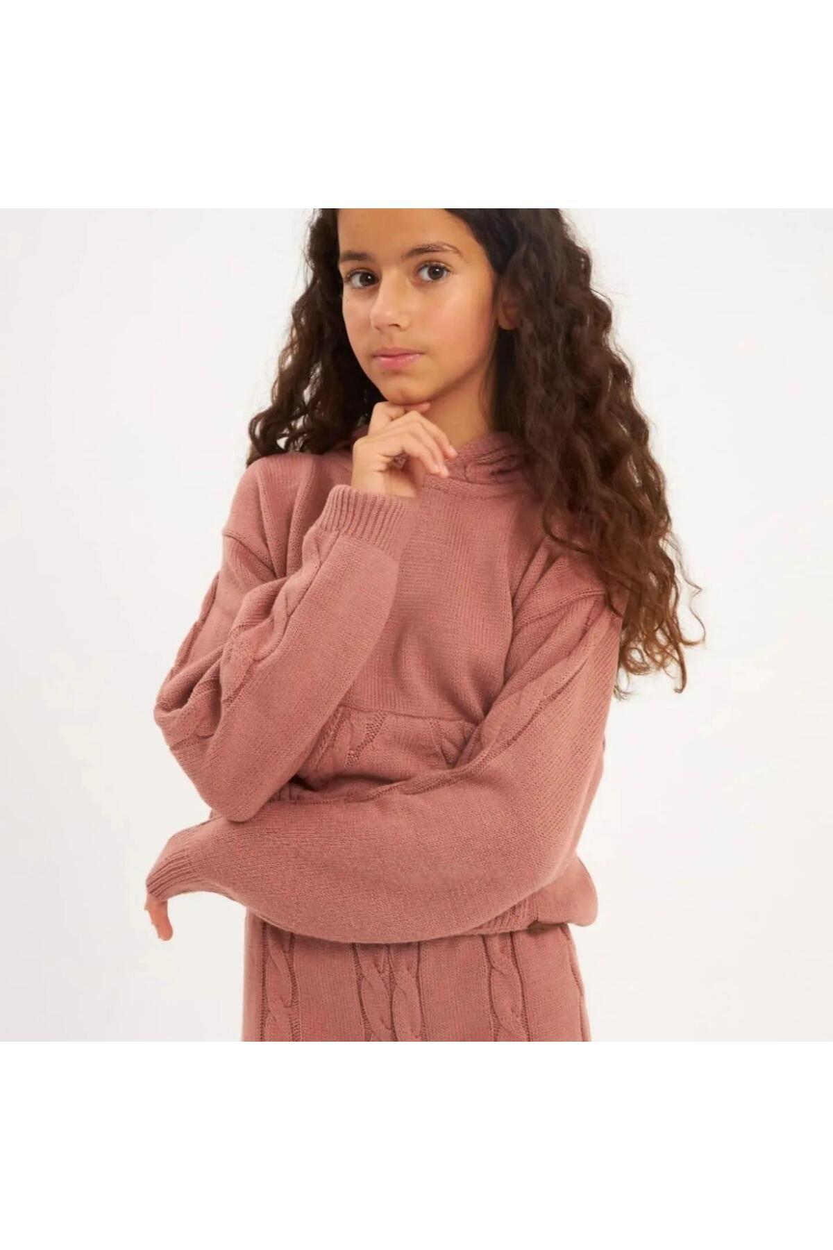 Burgu Örgü Detaylı Kapüşonlu Triko Sweatshirt Triko Pantolon 2'li TakımAlt-Üst TakımHilal Akıncı Kids