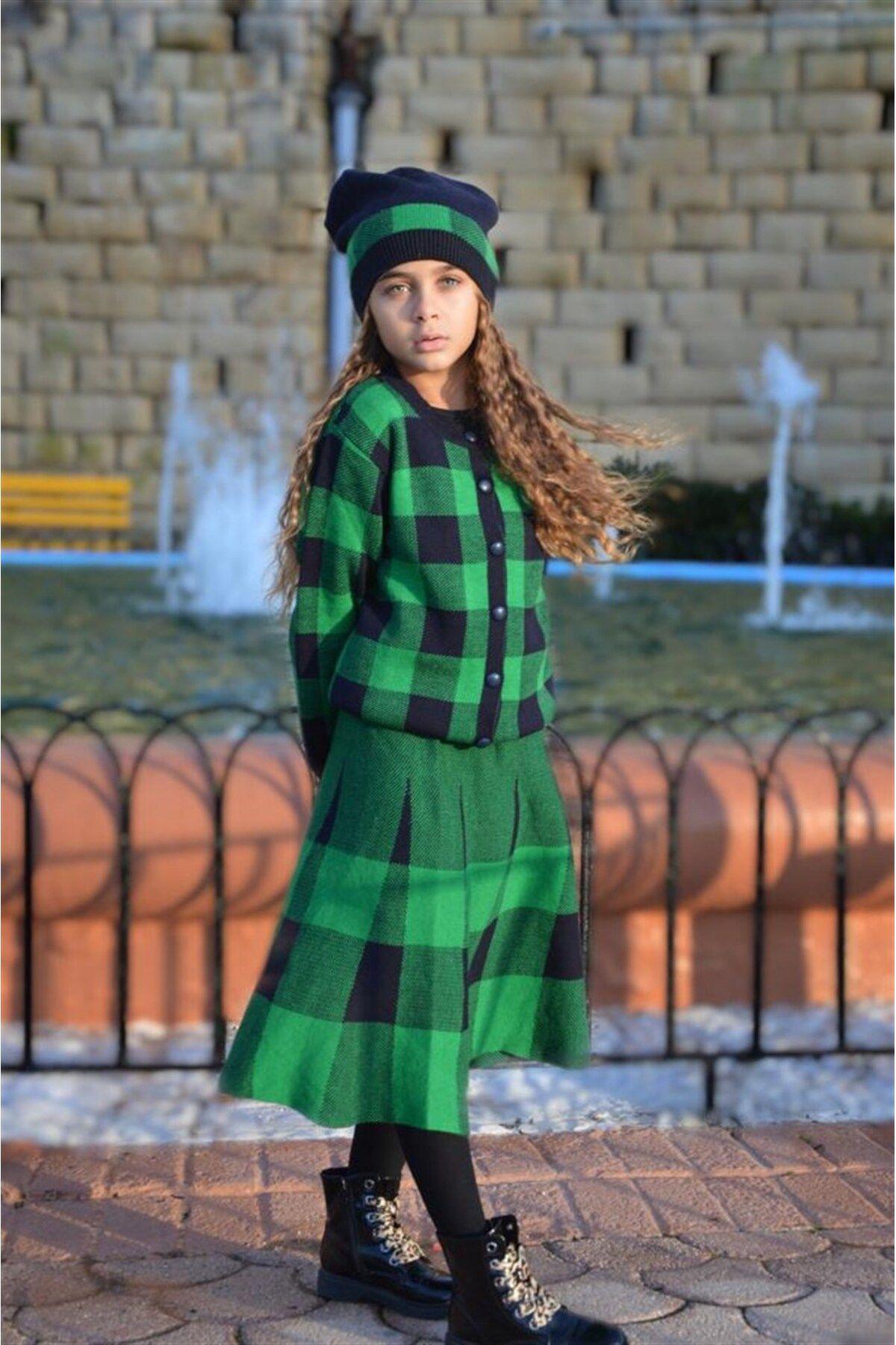 Kız Çocuk Kareli Düğmeli Hırka Triko Etek Bere 3'lü TakımAlt - Üst TakımHilal Akıncı Kids