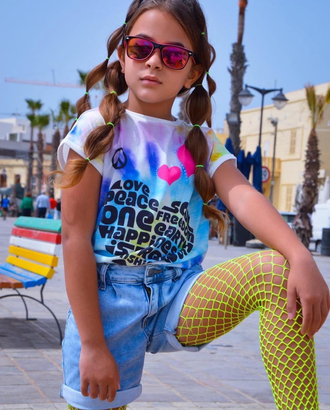Kız Çocuk Renkli Sunshıne Baskılı Tişört Kot Şort File Çorap Üçlü TakımAlt-Üst TakımHilal Akıncı Kids