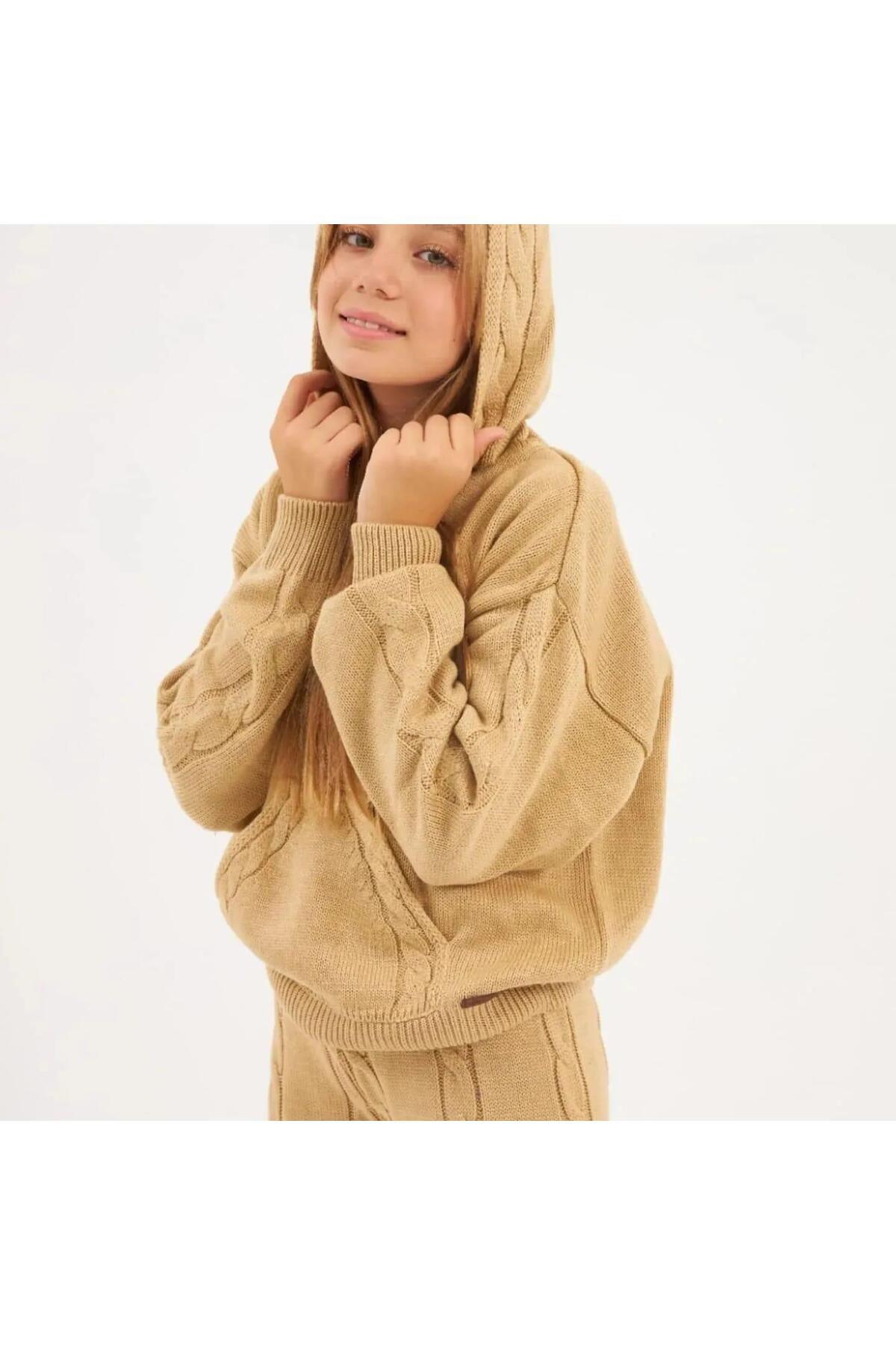 Burgu Örgü Detaylı Kapüşonlu Triko Sweatshirt Triko Pantolon 2'li TakımAlt-Üst TakımHilal Akıncı Kids