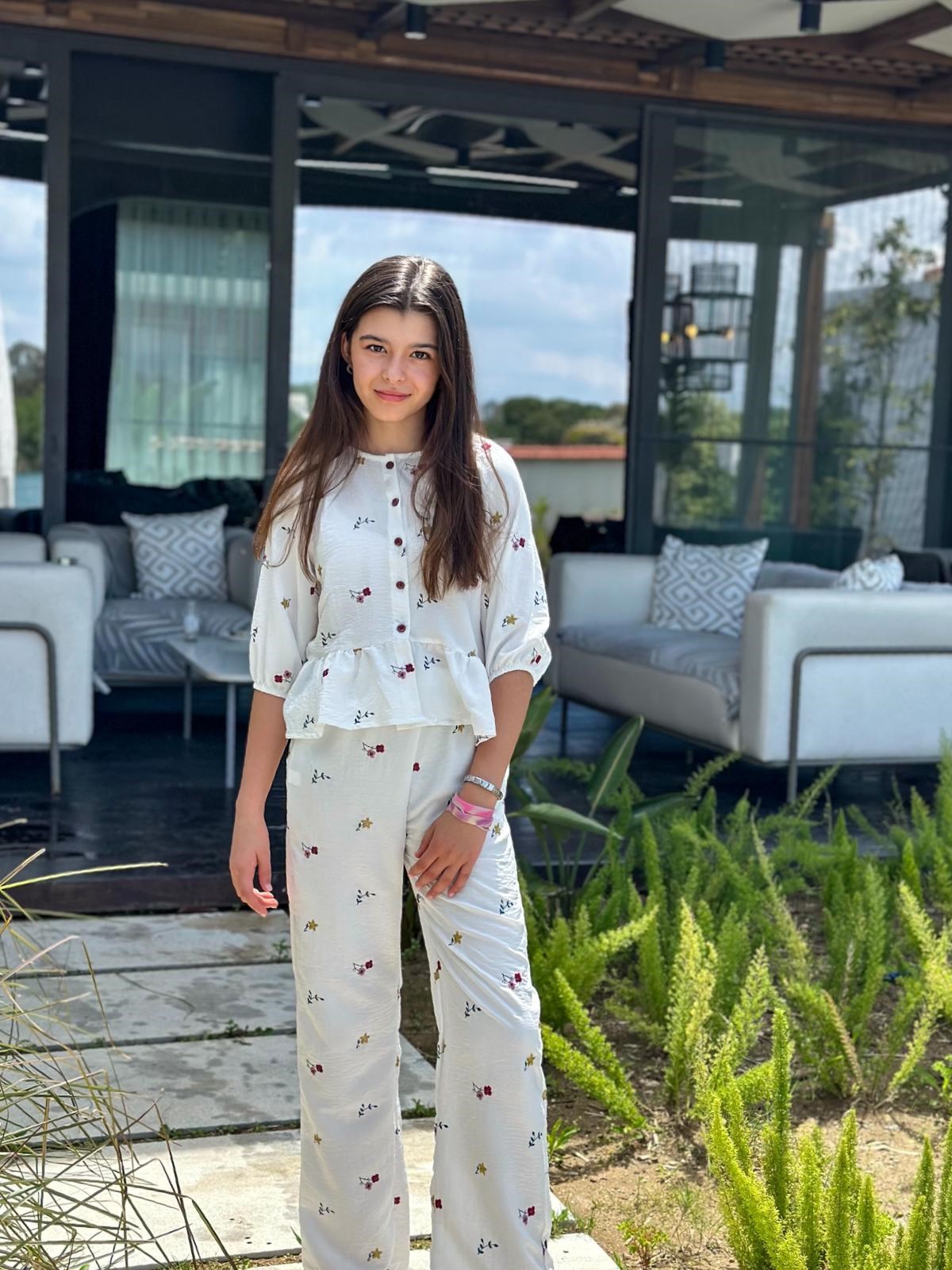 Kız Çocuk Çiçek Nakışlı TakımKız ÇocukHilal Akıncı Kids