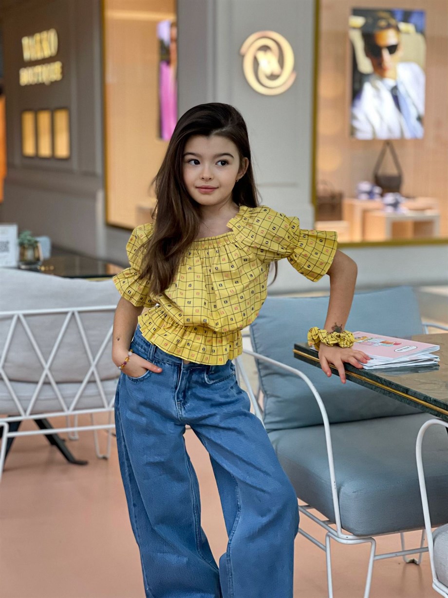 Kız Çocuk Gipe Detaylı Bluz Geniş Paça Kot Pantolon Toka 3'lü Takım