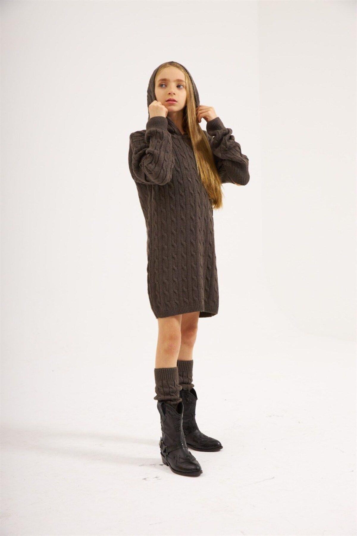 Kız Çocuk Kapüşonlu Saç Örgü Triko Elbise Kolluk Ve Tozluk 3'lü TakımElbiseHilal Akıncı Kids