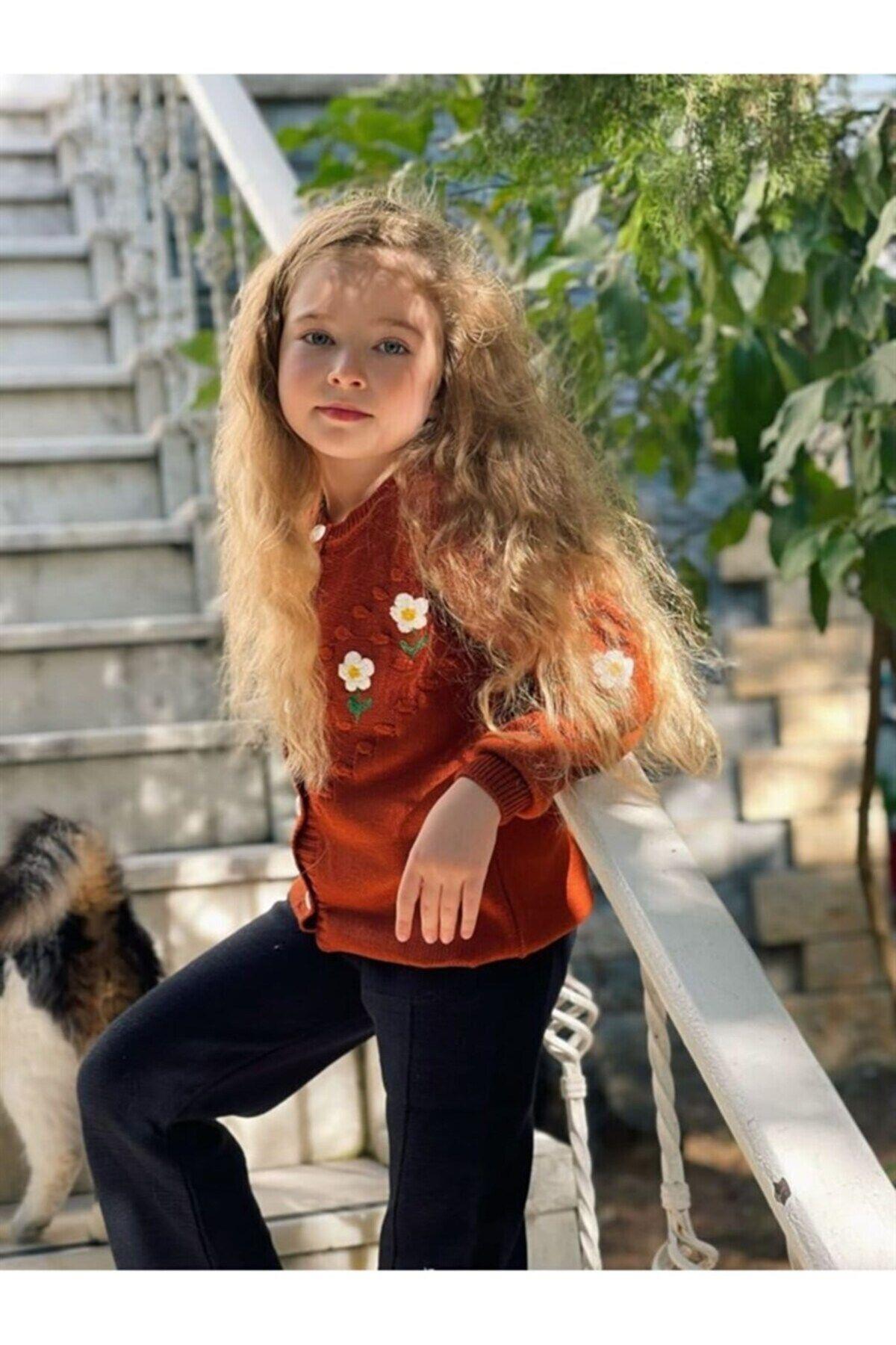 Kız Çocuk Papatya Nakışlı Hırka Triko Pantolon Ikili TakımAlt - Üst TakımHilal Akıncı Kids