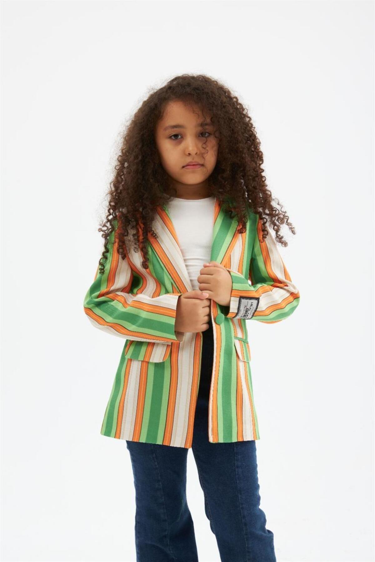 Kız Çocuk Renkli Çizgili Logo Detaylı Blazer Ceket Düğmeli İspanyol Paça Pantolon 2'li TakımAlt - Üst TakımHilal Akıncı Kids