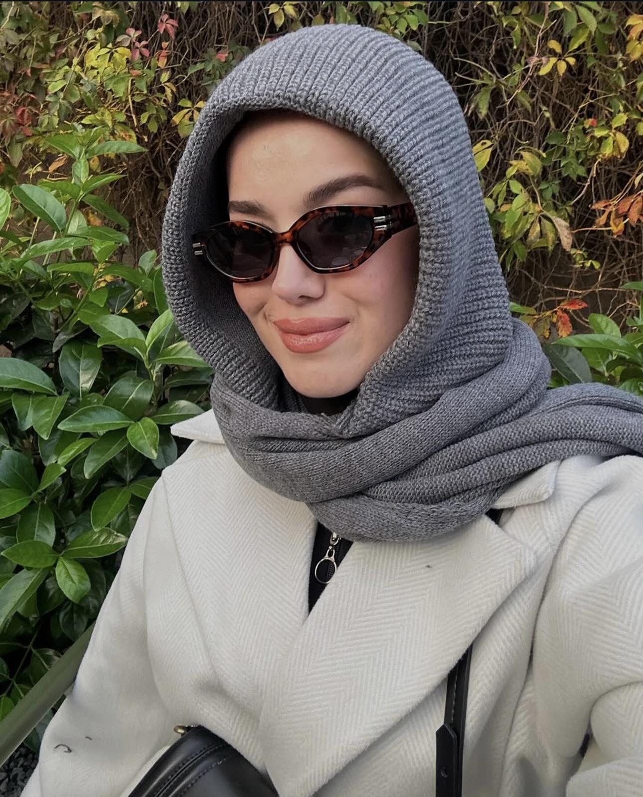 Kapüşonlu Atkılı Bere Füme