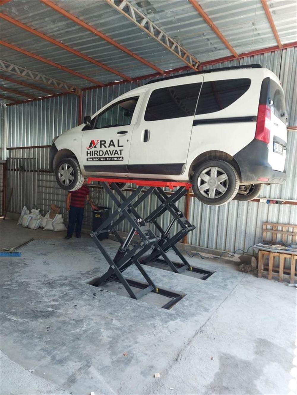2 Metre Kaldıran Makaslı Lift ( FİYAT ALINIZ )