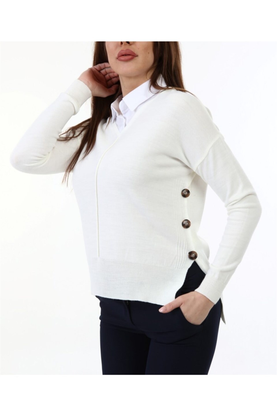 Kadın Yandan Düğmeli Gömlek Yaka Beyaz Kazak | aqefashion.com
