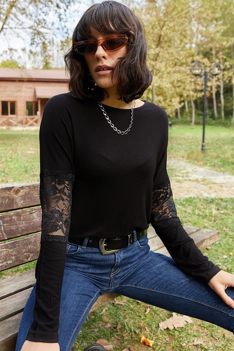 Kadın Kolu Dantel Detaylı Siyah Bluz | aqefashion.com