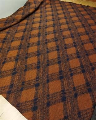 Siyah Ekoseli Triko Kaşe