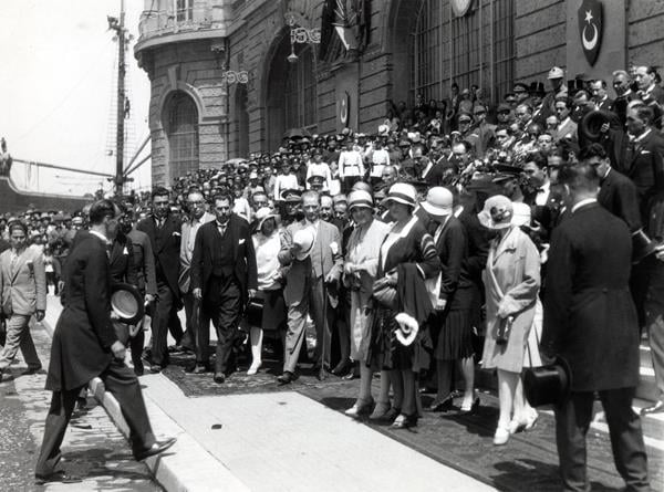 Mustafa Kemal Atatürk Kanvas Tablo ATGE-002-FAtatürk TablolarıTablolife