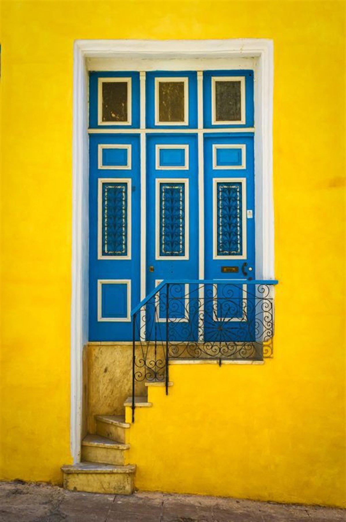 Sarı Evin Mavi Kapısı - Kanvas Tablo