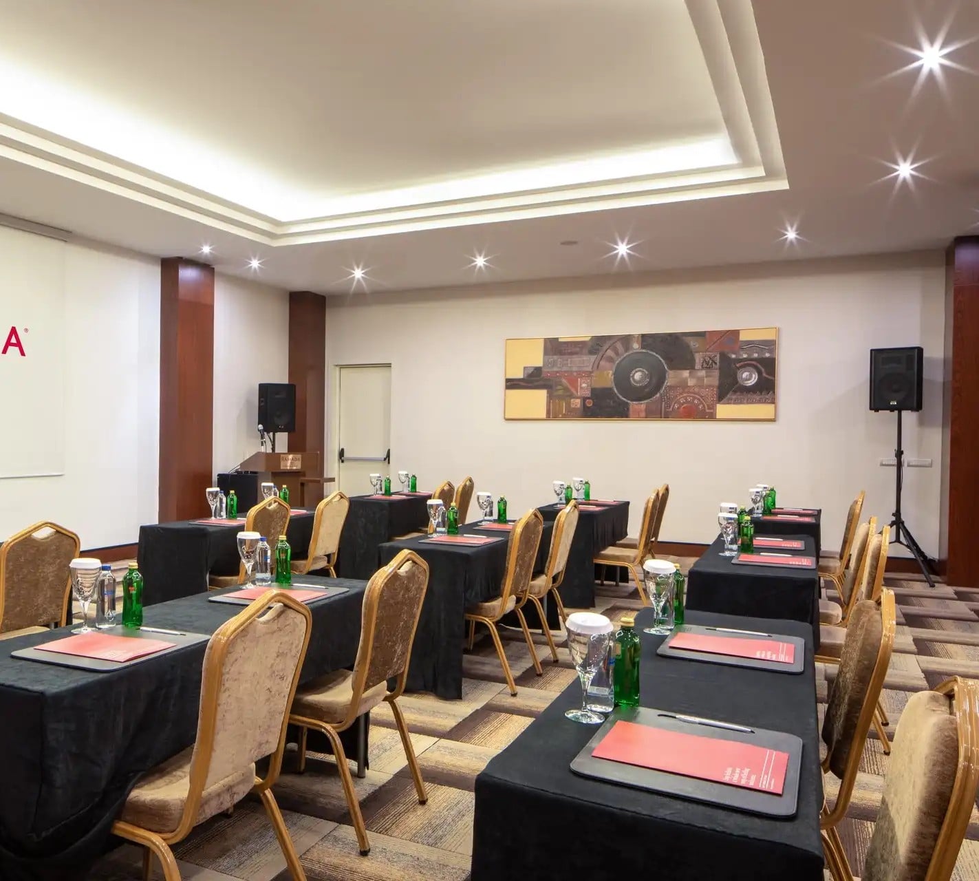 Ramada Plaza tablo ve dekorasyon projesi