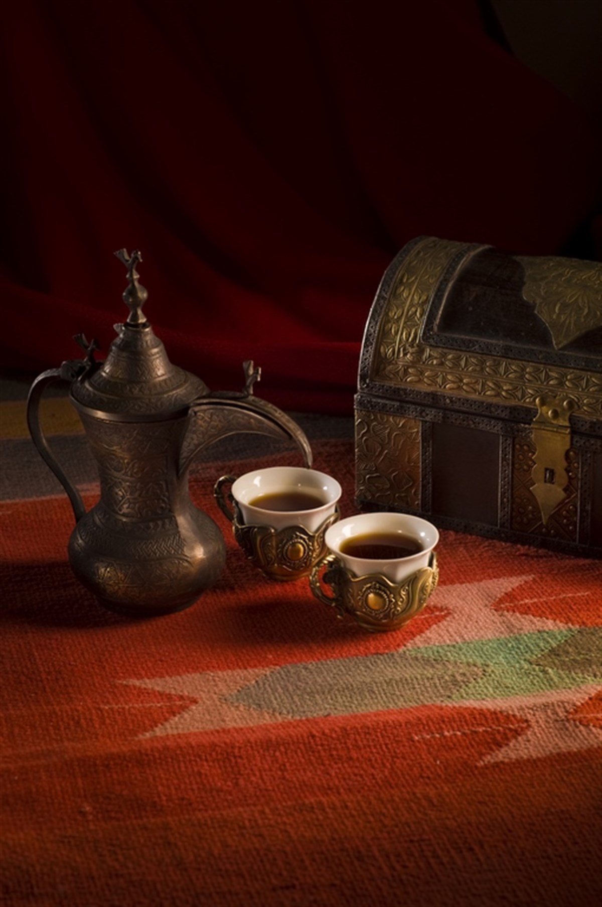 Bakır Sürahiden Çay  - Kanvas TabloKanvas TablolarTablolife.com