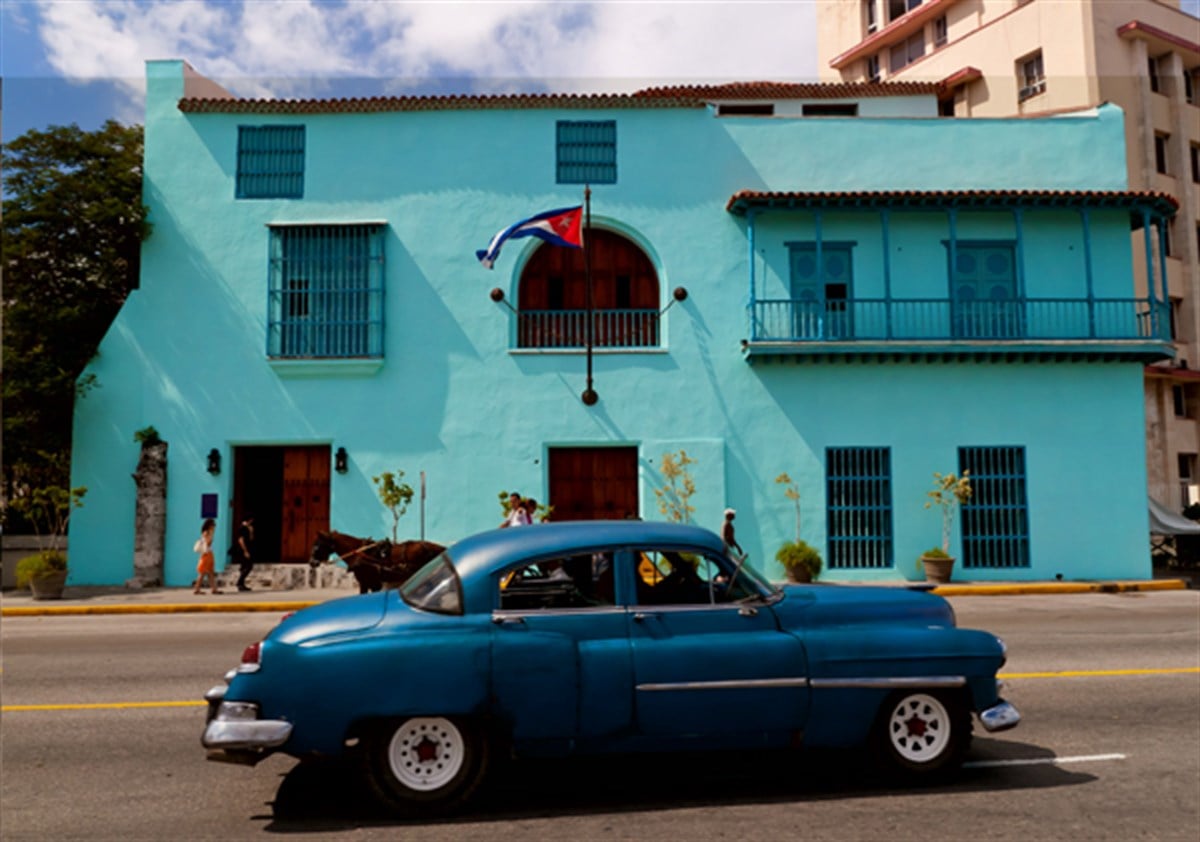 Küba'daki Mavi Araba - Kanvas Tablo