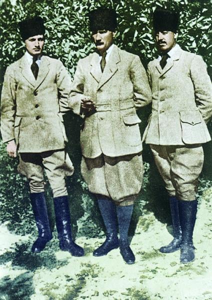 Mustafa Kemal Atatürk - Kanvas Tablo ATGE-051-FAtatürk TablolarıTablolife.com