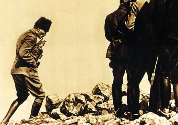 Mustafa Kemal Atatürk - Kanvas Tablo ATGE-115-FAtatürk TablolarıTablolife.com