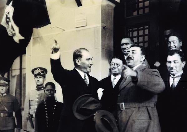 Mustafa Kemal Atatürk - Kanvas Tablo ATGE-103-FAtatürk TablolarıTablolife.com