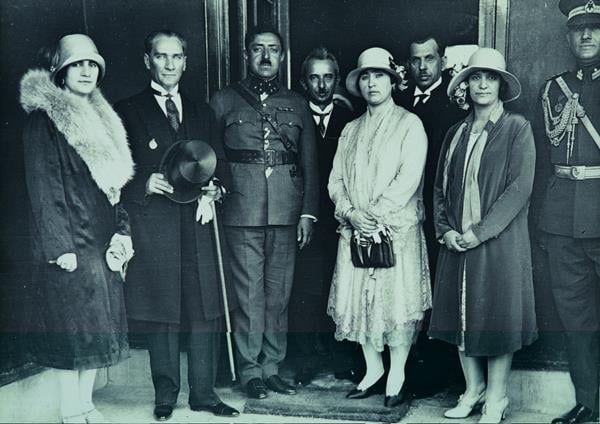 Mustafa Kemal Atatürk - Kanvas Tablo ATGE-098-FAtatürk TablolarıTablolife.com