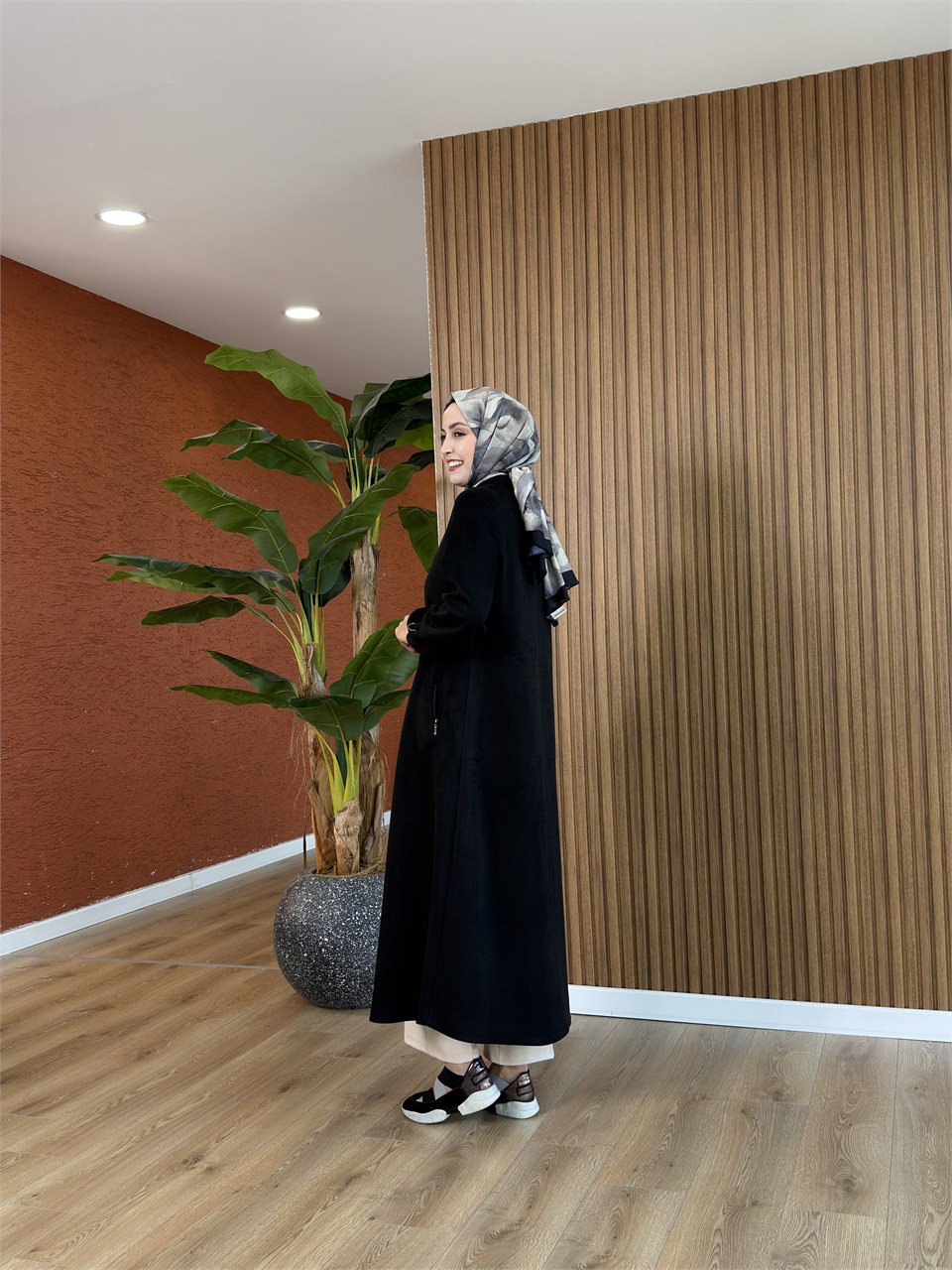 Beste  Süet Giy Çık Kap-Siyah