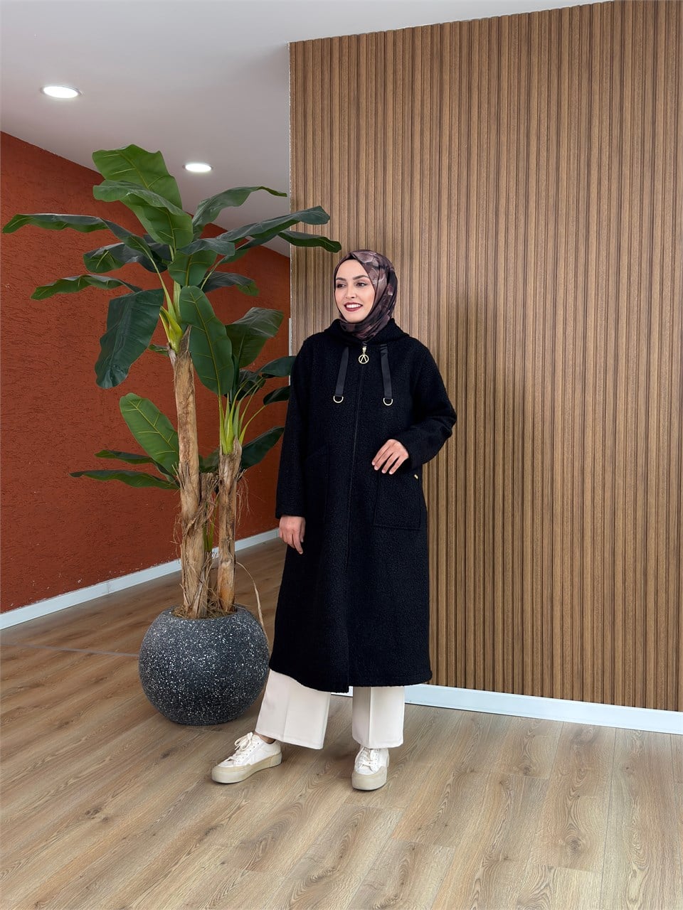 Dila Kuzu Kap-Siyah