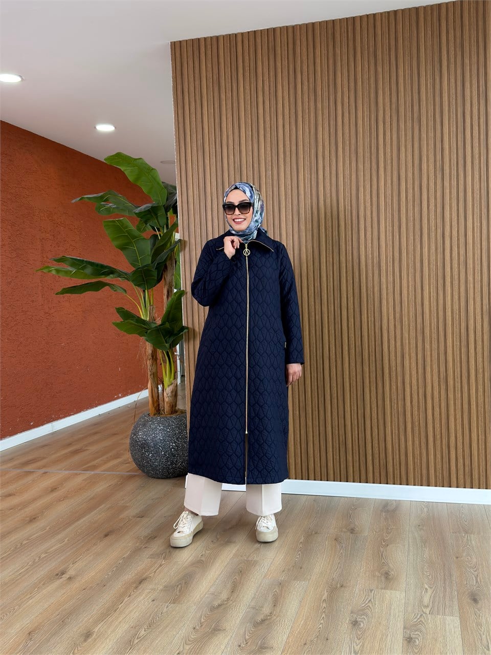 Mina Kapitone Kap-Lacivert