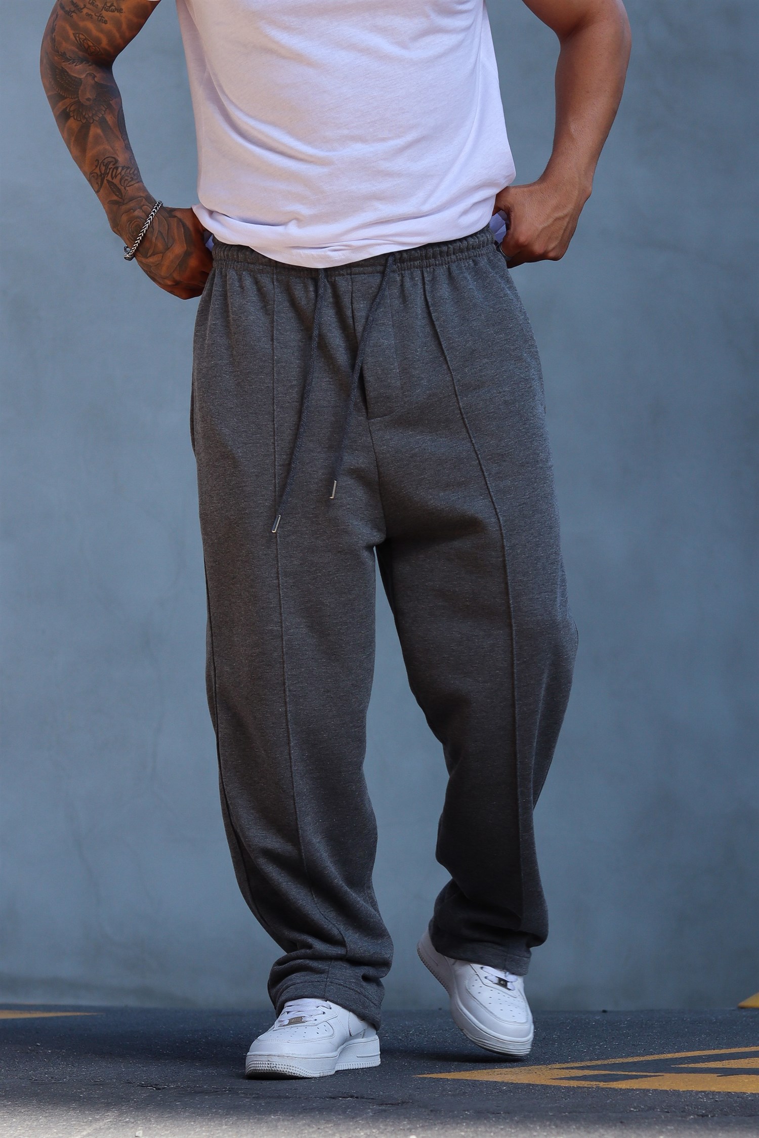 Baggy anthracite sweatpants