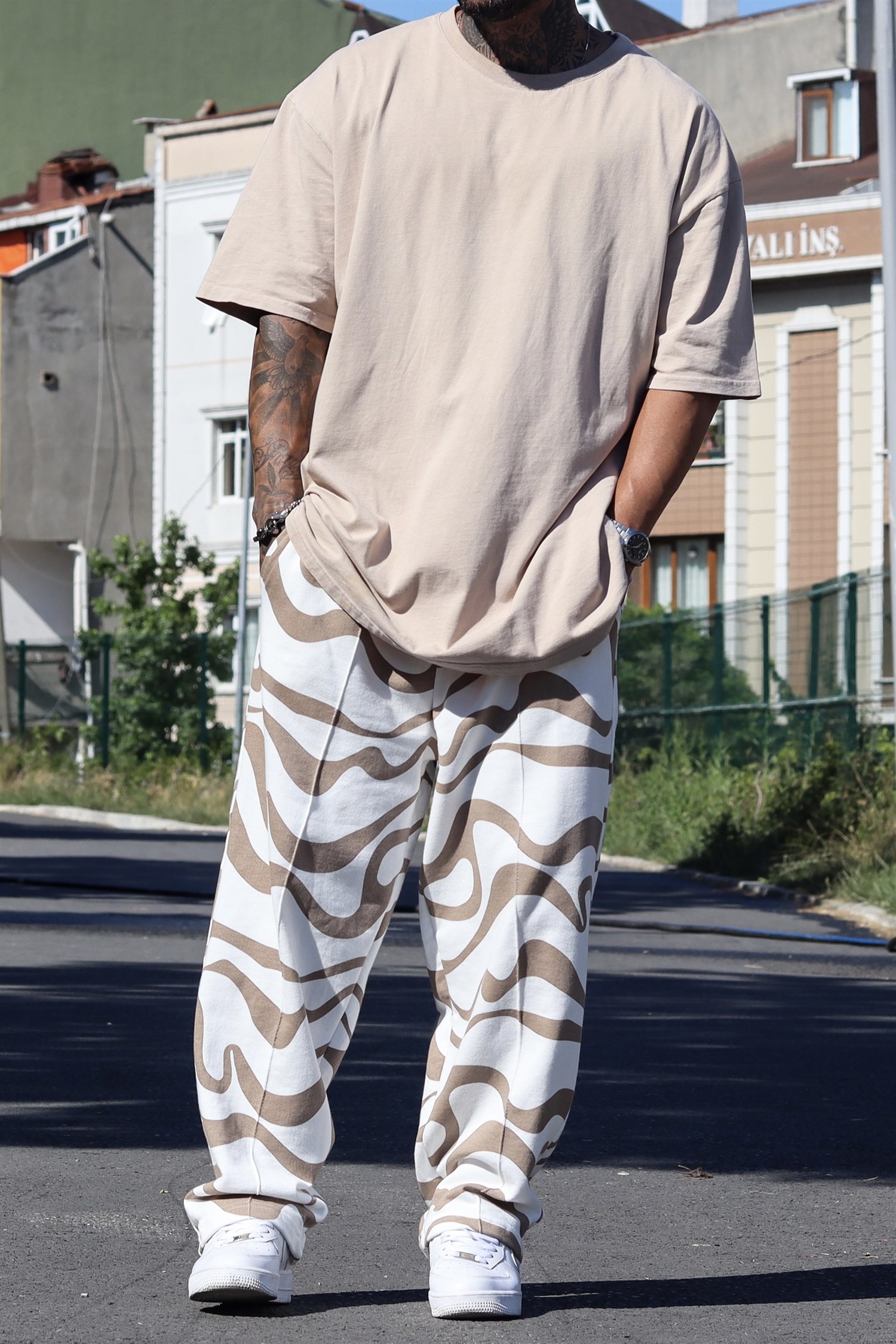 Baggy beige sweatpants