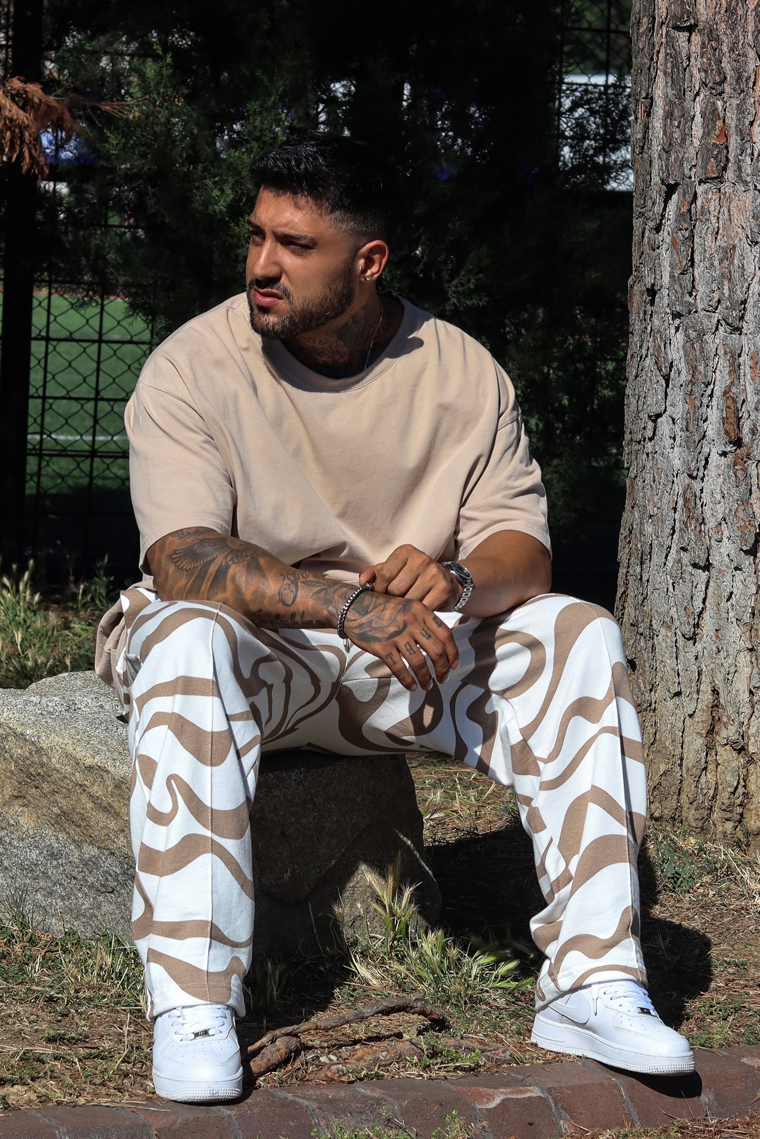 Baggy beige sweatpants