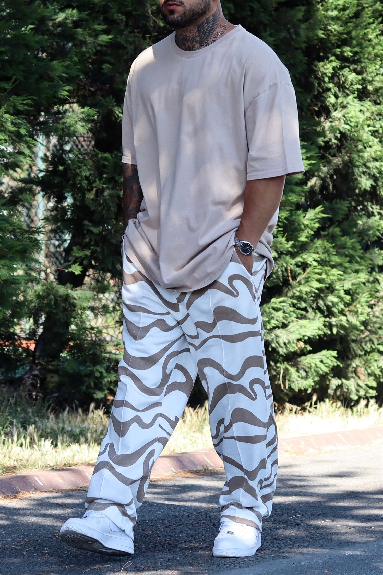 Baggy beige sweatpants