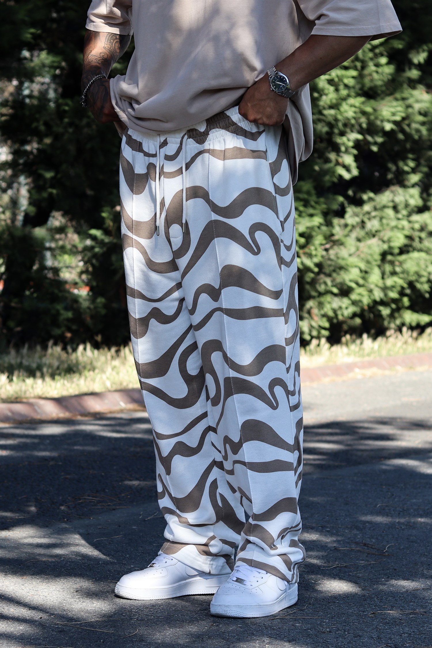 Baggy beige sweatpants