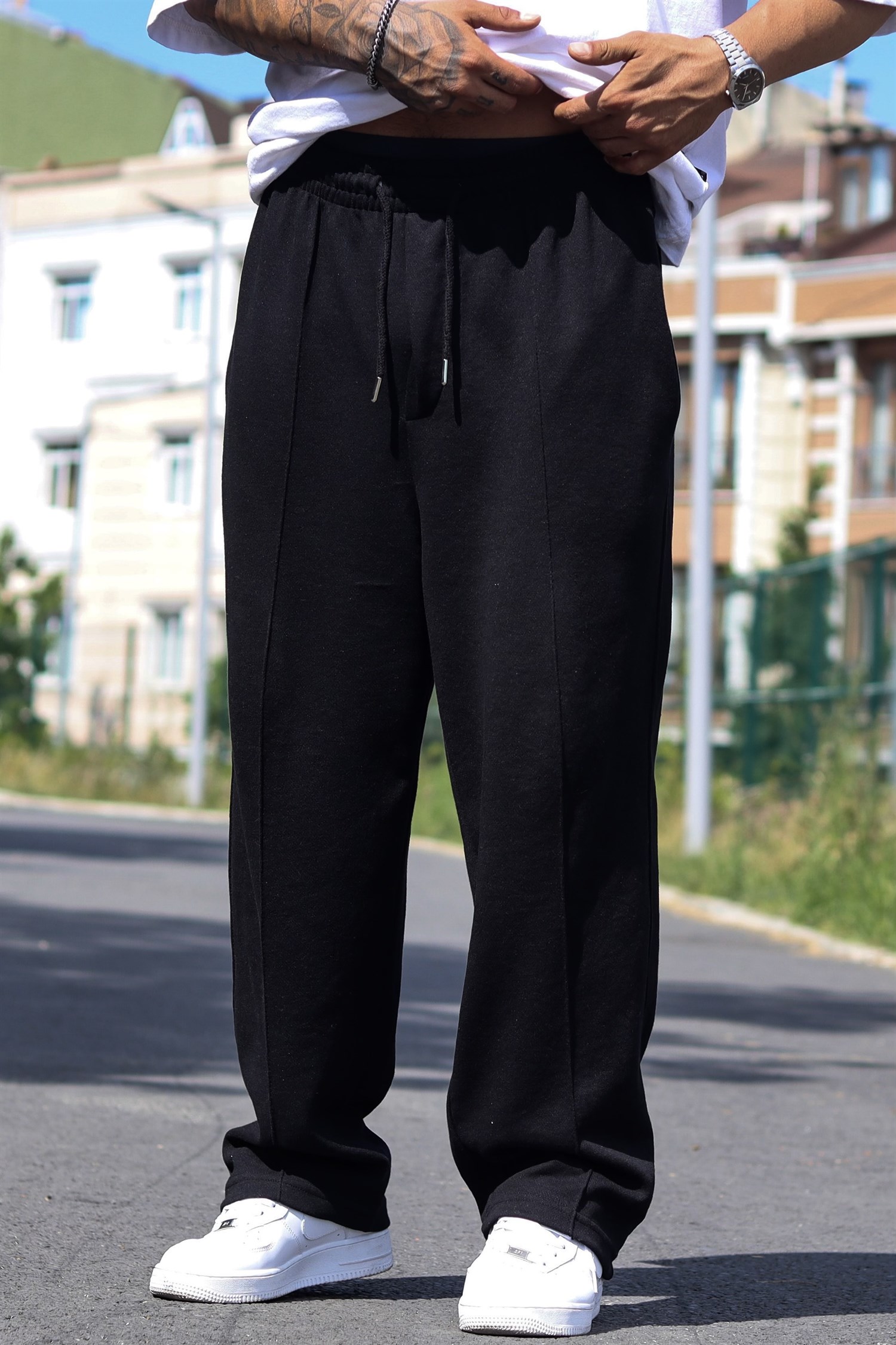 Baggy black sweatpant