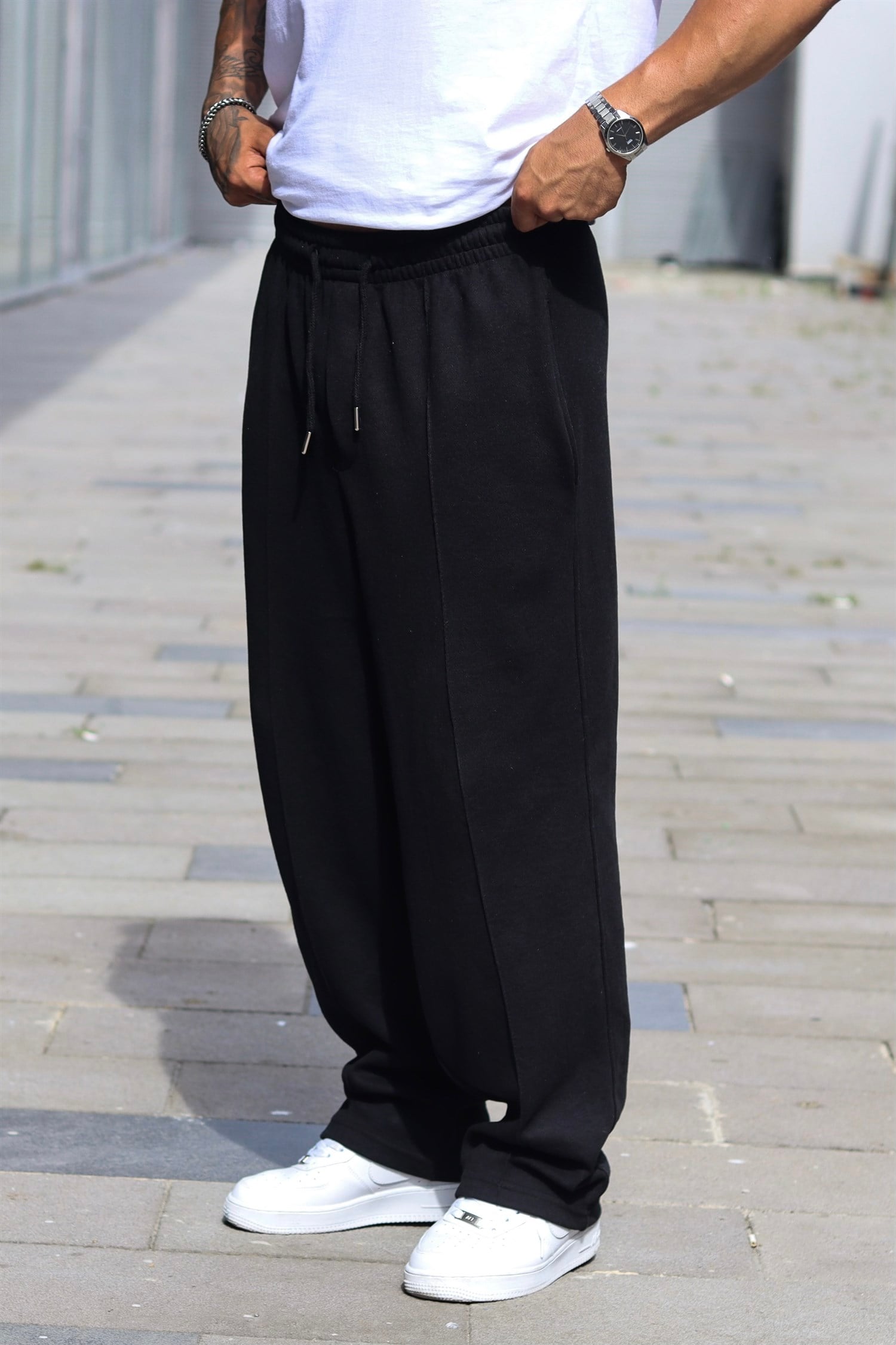 Baggy black sweatpant
