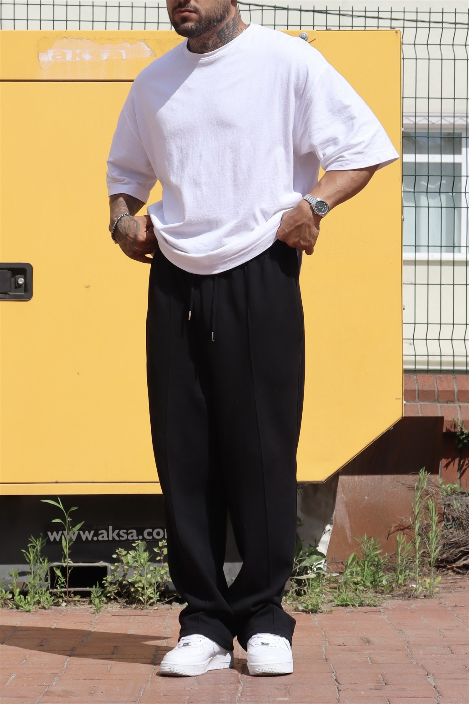 Baggy black sweatpant