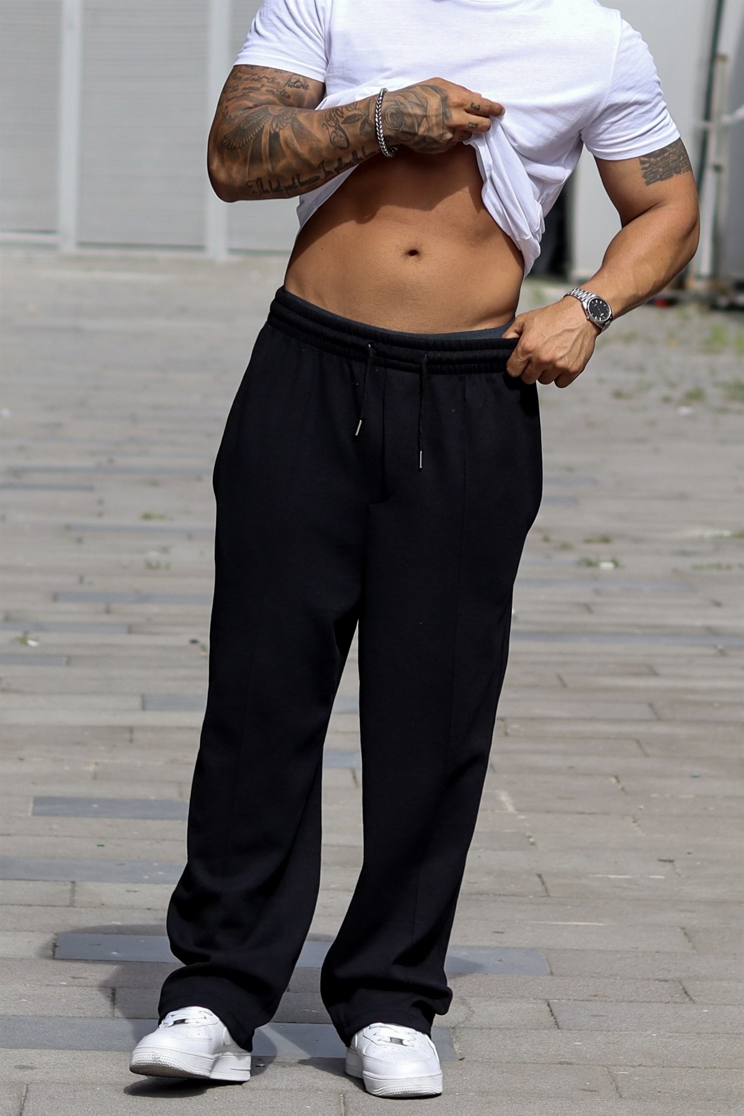 Baggy black sweatpant