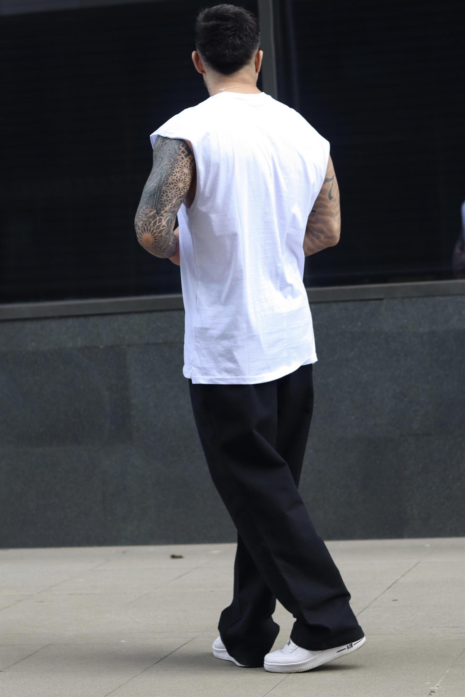 Basic beyaz sıfır kol atlet