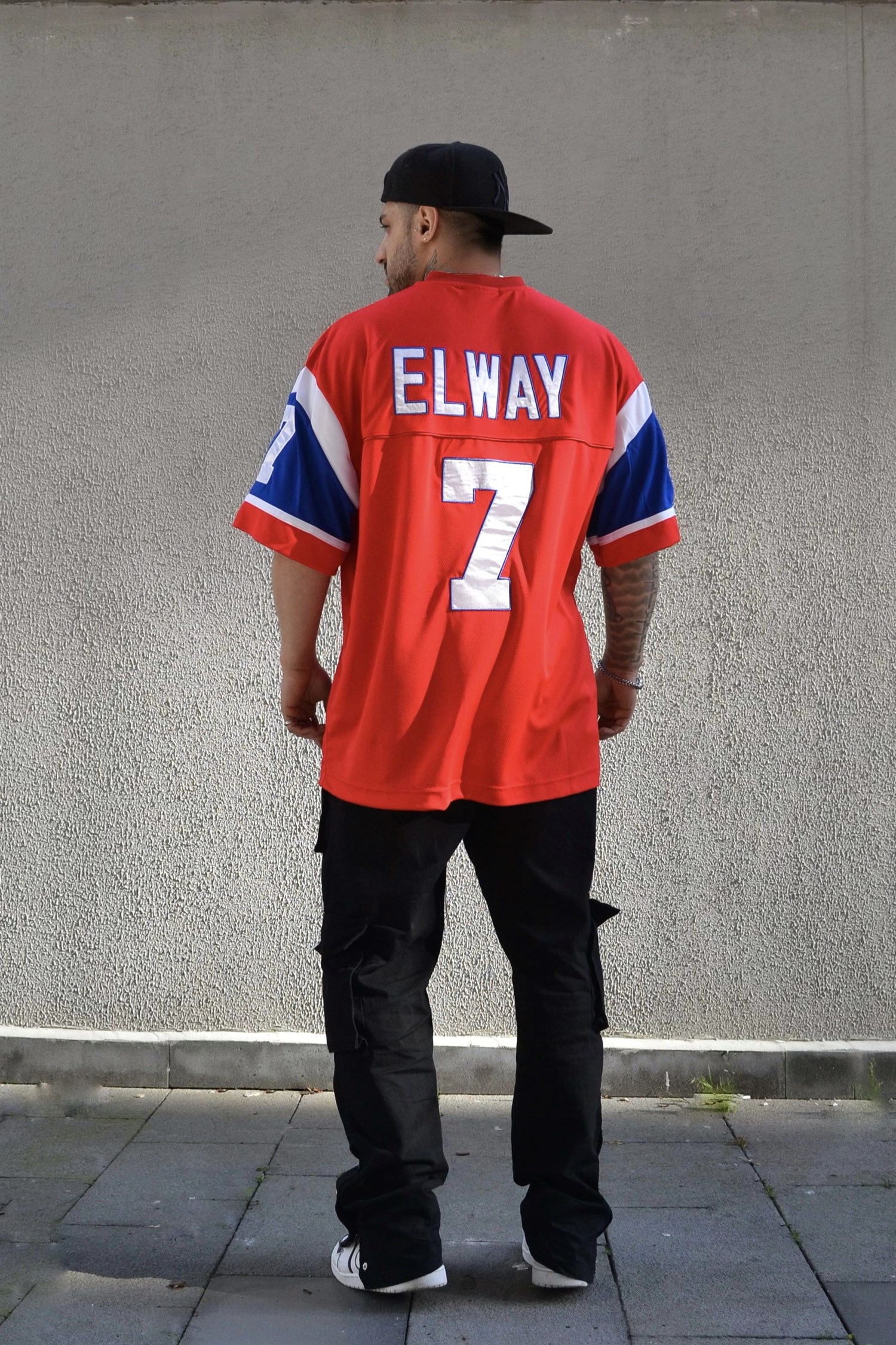 Elway seven red oversize forma