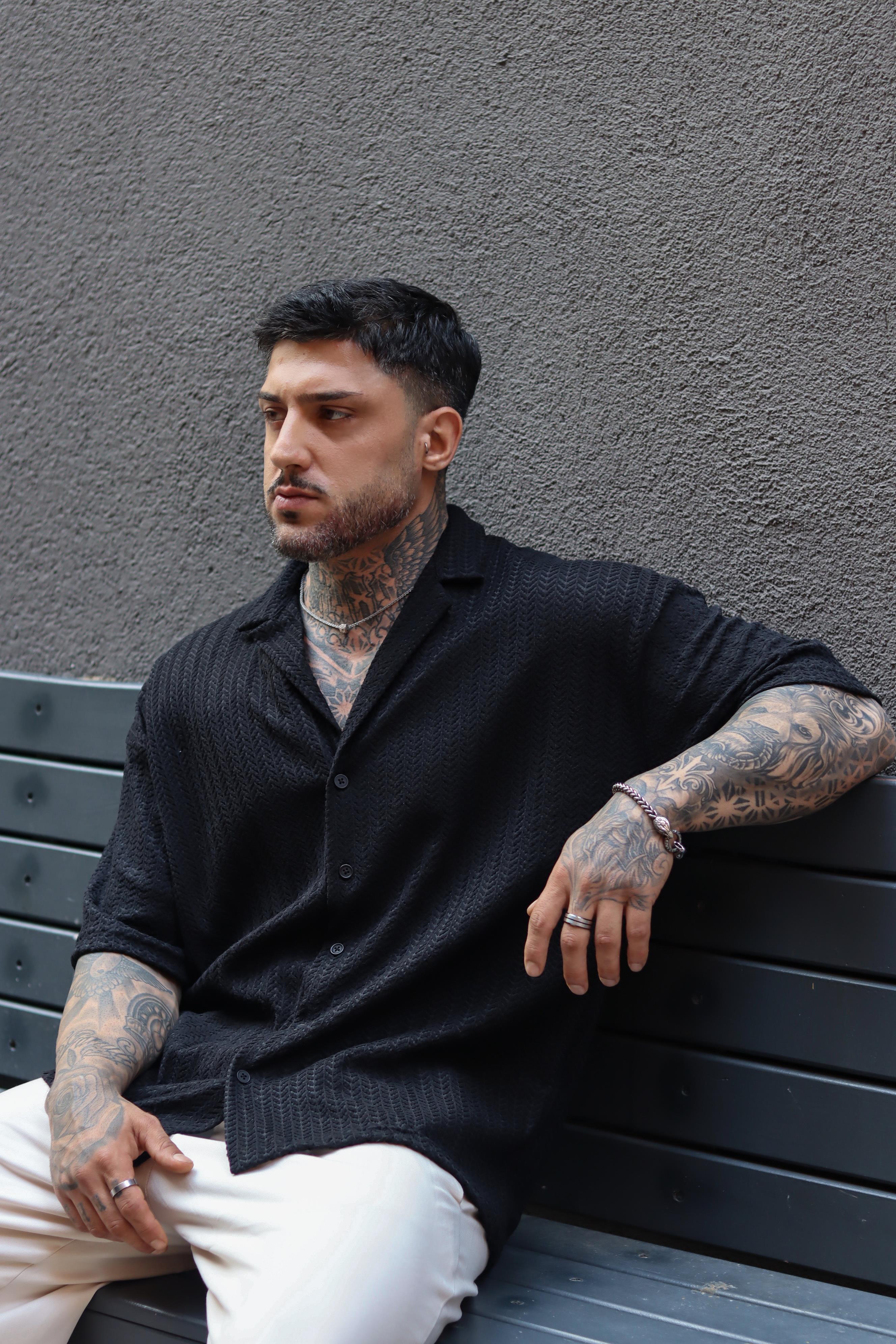 Fitilli siyah gömlek
